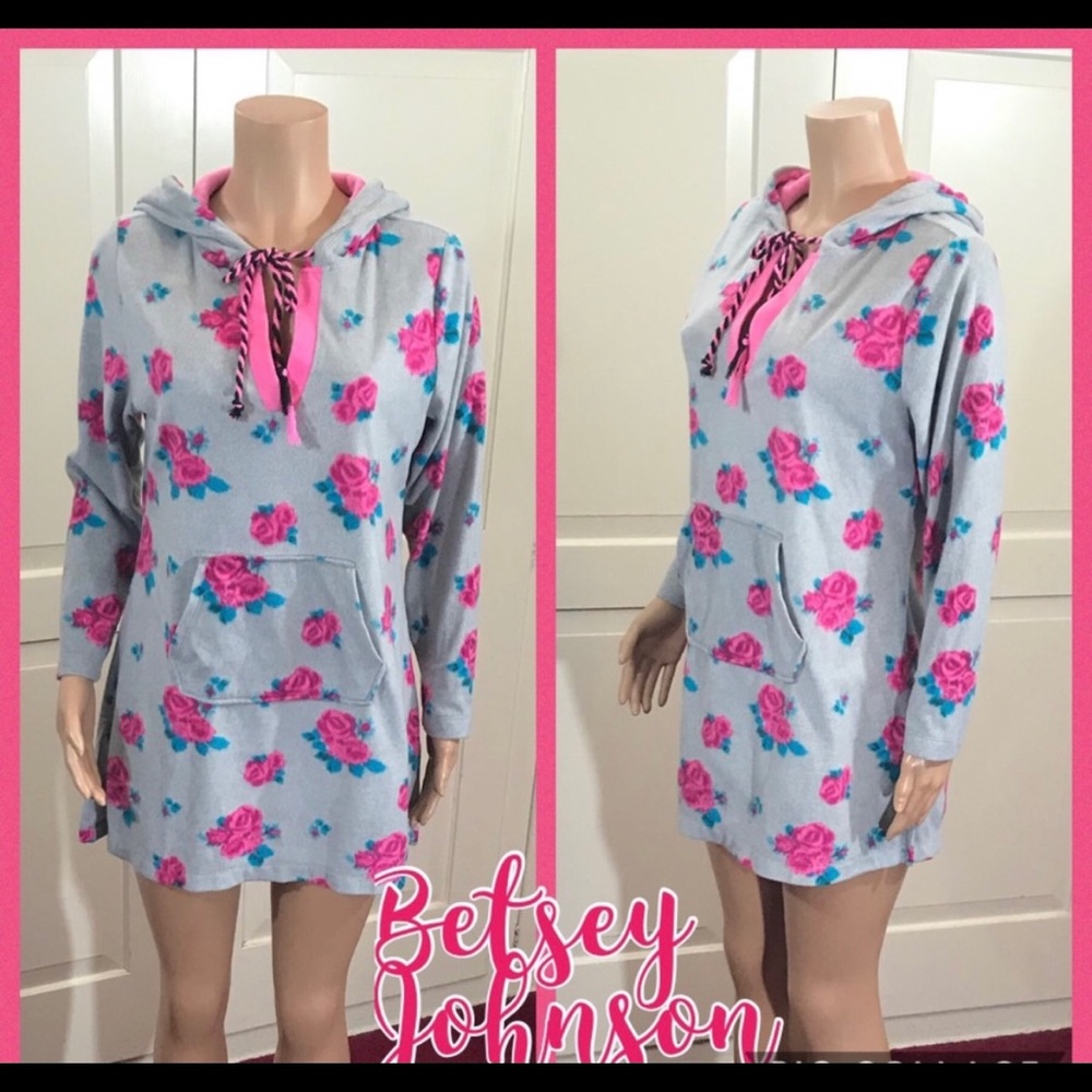Betsy Johnson Robe NWOT